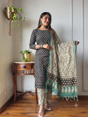 Women's Traditional Linen Suit