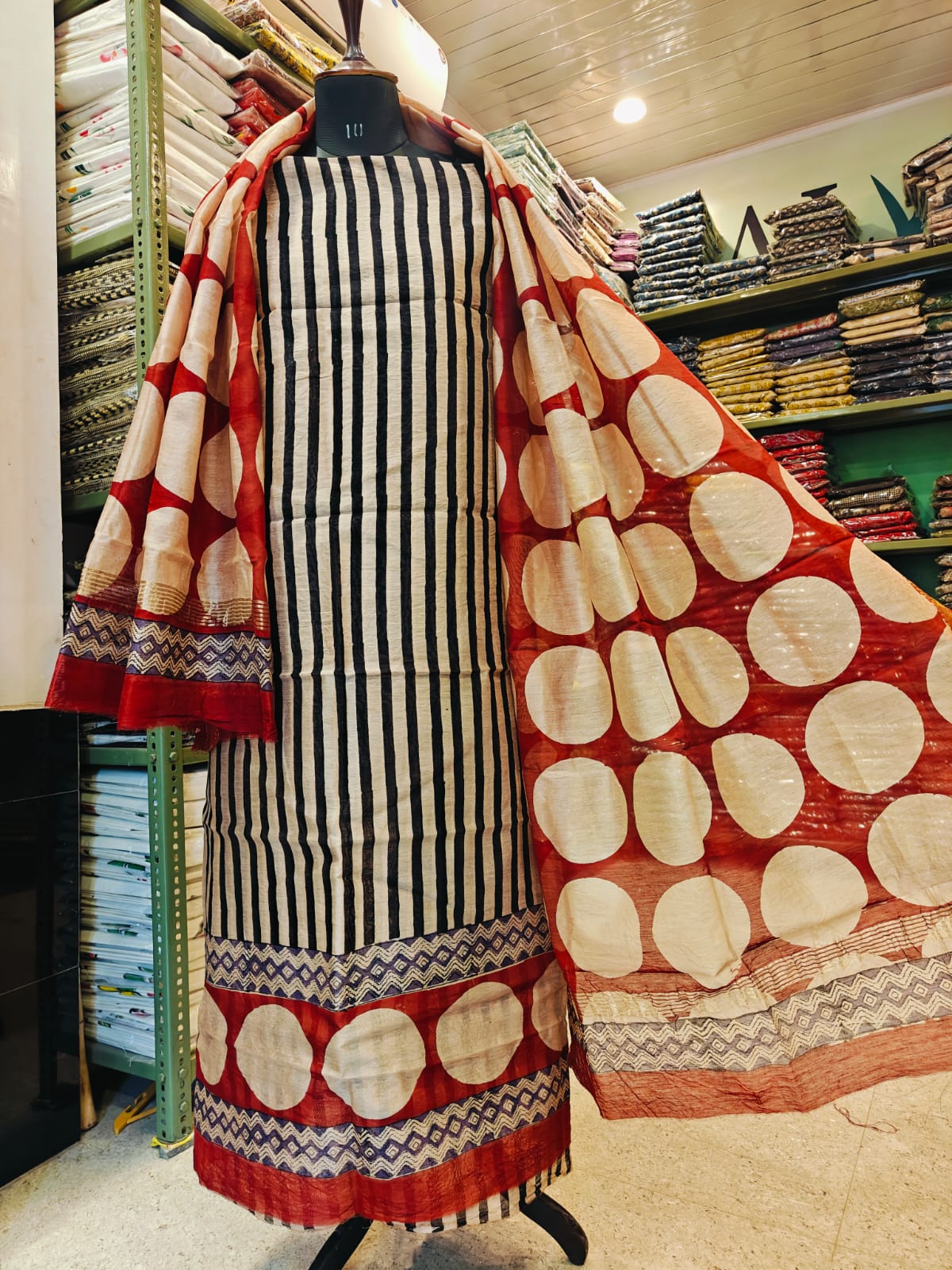 Maheshwari Suit – Traditional Elegance