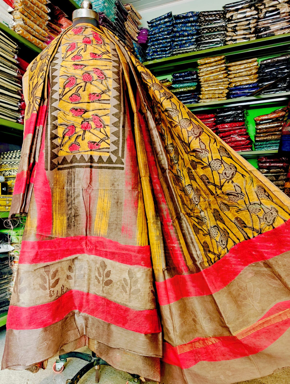 Maheshwari Suit – Beautiful Ethnic Collection